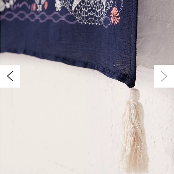 Urban Outfitters Plum & Bow Seren Lace Medallion Tapestry - Picture 6 of 6